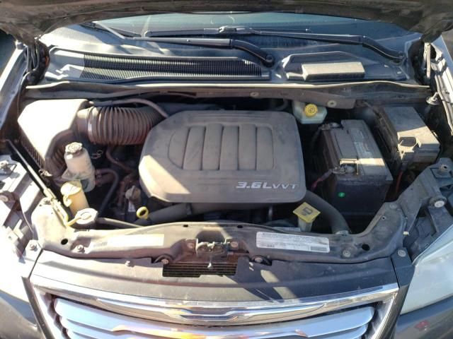 2012 Chrysler Town & Country Touring L