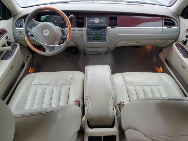 2003 Lincoln Town Car Signature