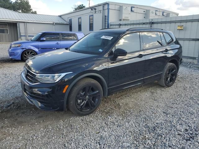 2024 Volkswagen Tiguan SE R-LINE Black