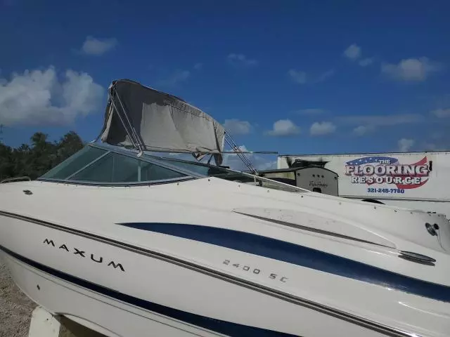 2003 Maxum Boat