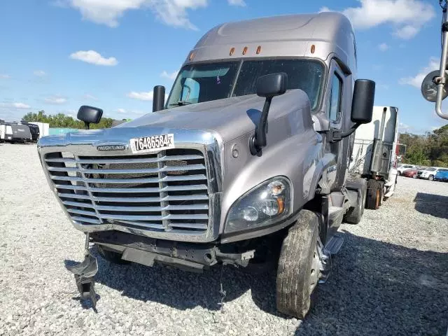 2016 Freightliner Cascadia 125