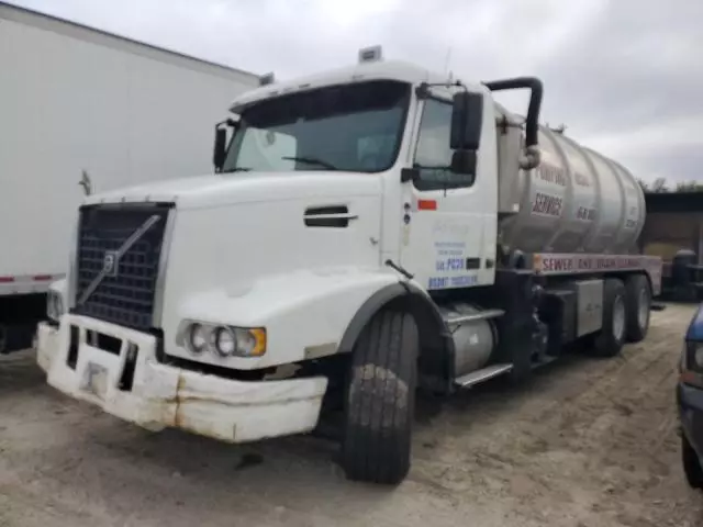 2010 Volvo VHD