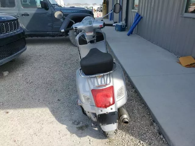 2007 Vespa GTS 250