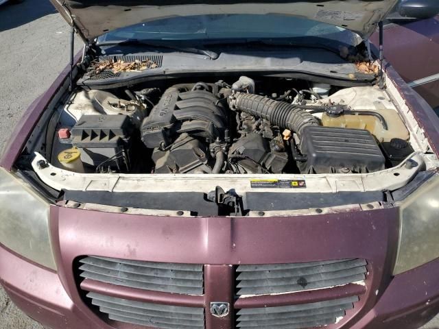 2005 Dodge Magnum SE