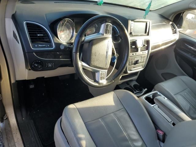 2013 Chrysler Town & Country Touring