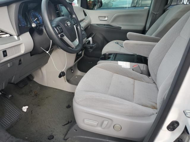 2018 Toyota Sienna LE