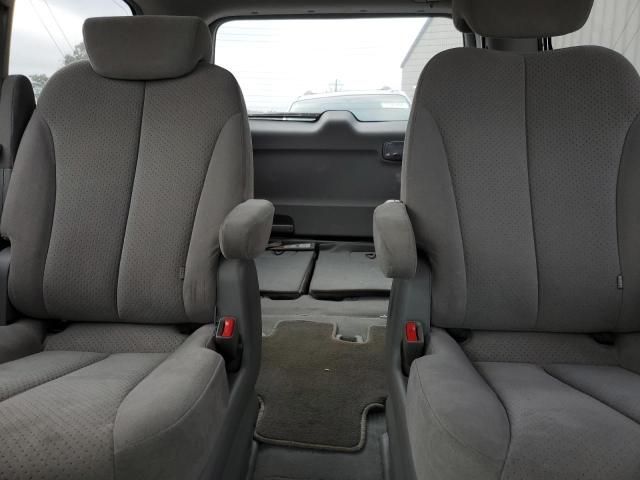 2007 Hyundai Entourage GLS