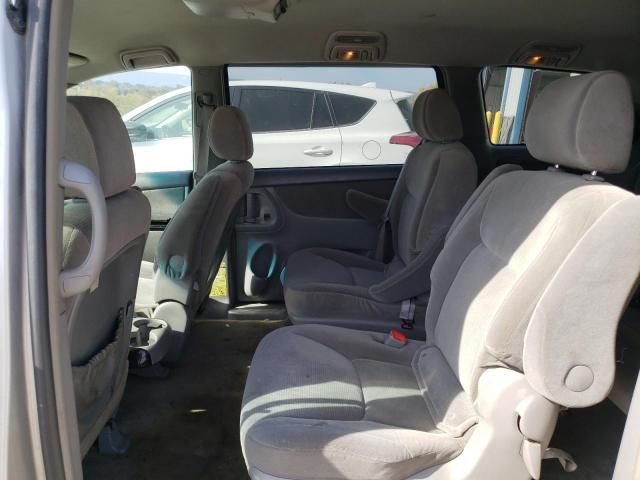 2005 Toyota Sienna CE