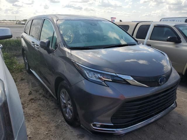 2022 Toyota Sienna XLE