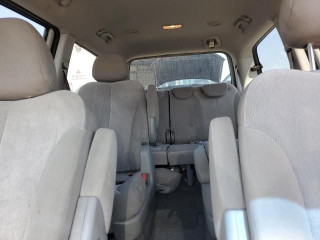 2012 KIA Sedona LX