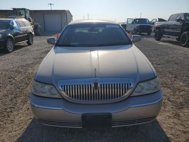 2003 Lincoln Town Car Signature