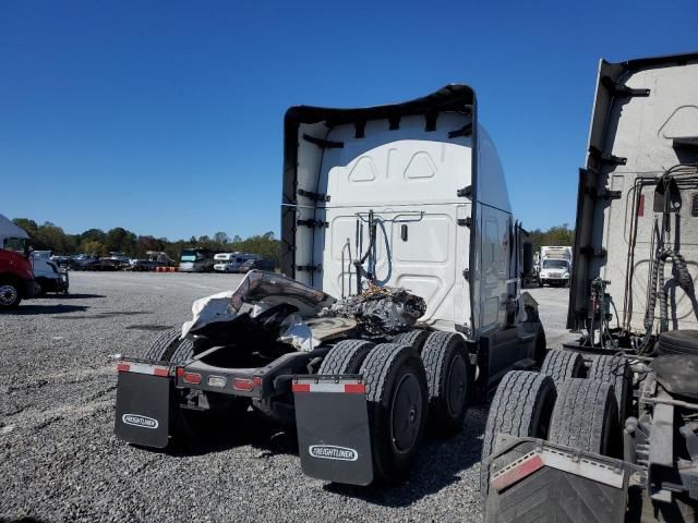 2025 Freightliner Cascadia 126