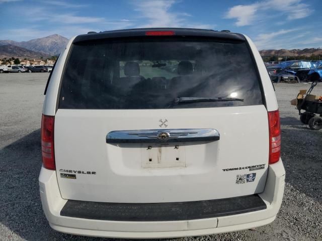 2010 Chrysler Town & Country LX