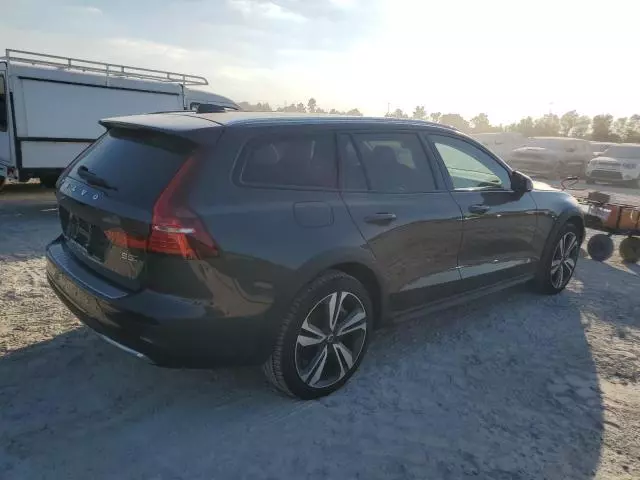 2023 Volvo V60 Cross Country Plus