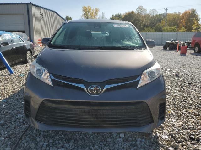 2018 Toyota Sienna LE