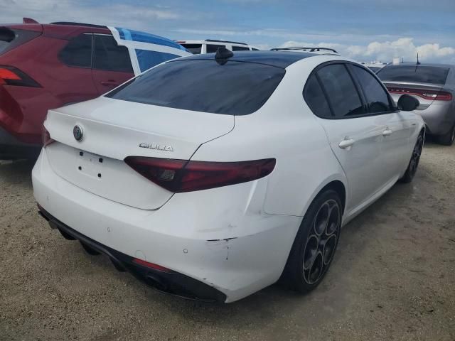 2022 Alfa Romeo Giulia Super