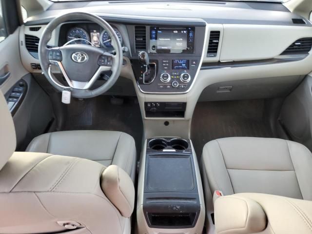 2017 Toyota Sienna XLE