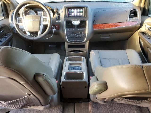 2014 Chrysler Town & Country Touring L