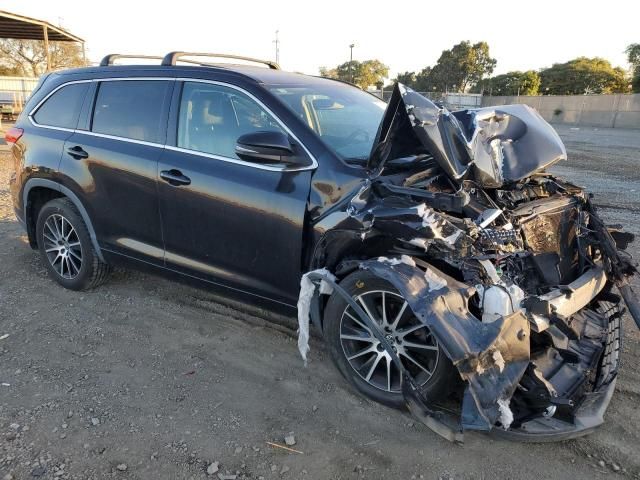 2017 Toyota Highlander SE