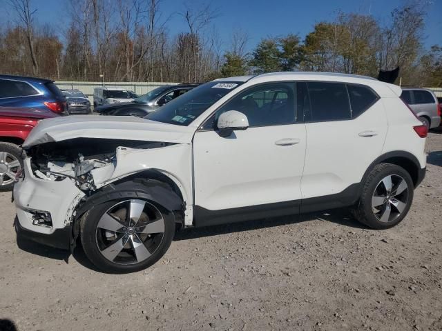 2020 Volvo XC40 T5 Momentum