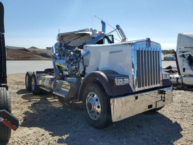 2024 Kenworth Construction W900