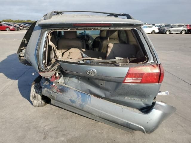 2004 Toyota Sienna XLE