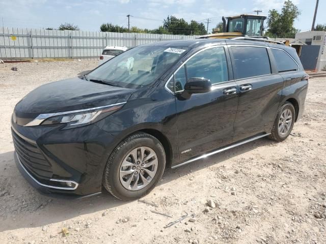 2021 Toyota Sienna XLE