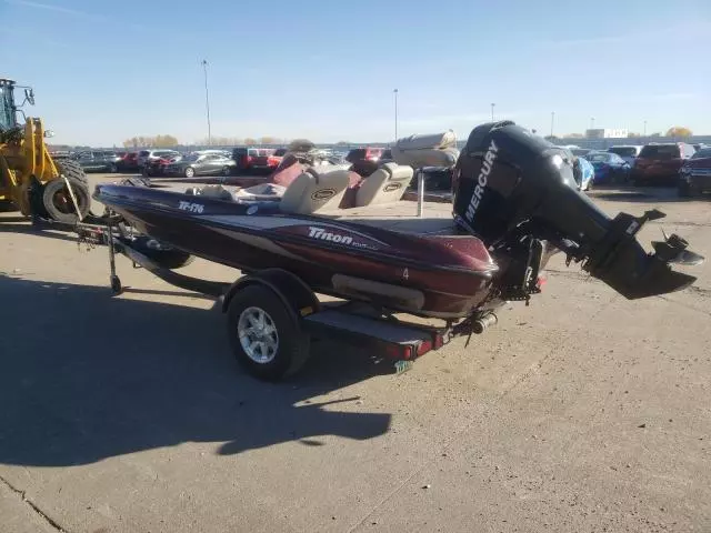 2007 Triton Boat