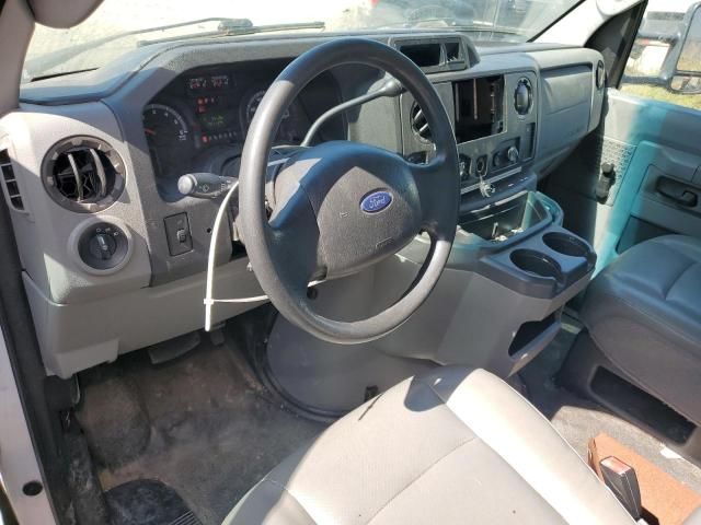 2009 Ford Econoline E350 Super Duty Cutaway Van