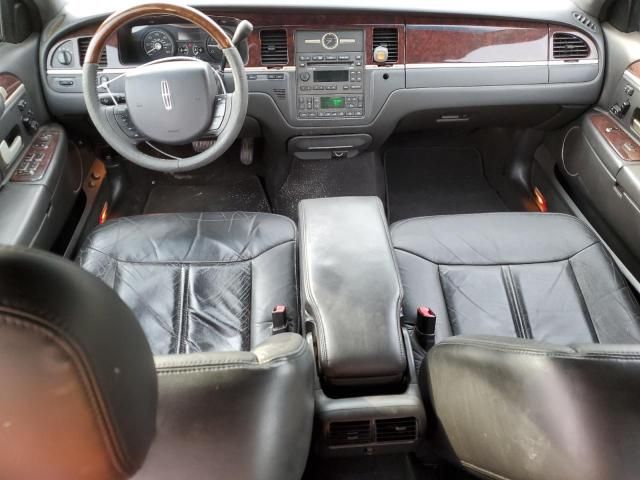 2006 Lincoln Town Car Signature Limited