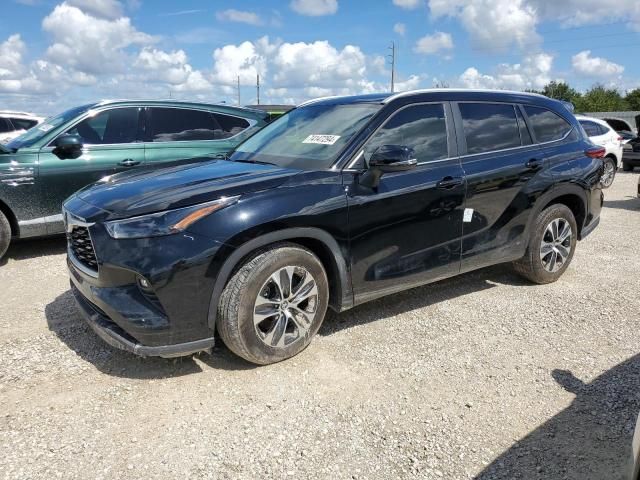 2023 Toyota Highlander Hybrid XLE