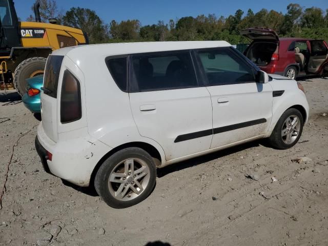 2010 KIA Soul +