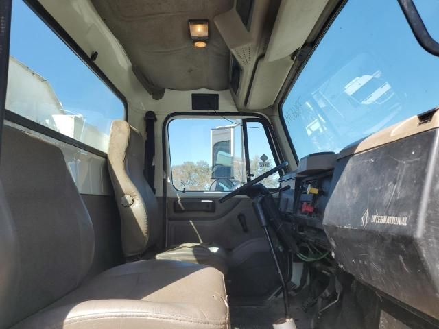 2001 International 4000 4700