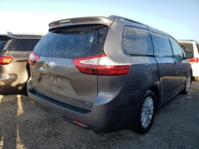 2017 Toyota Sienna XLE