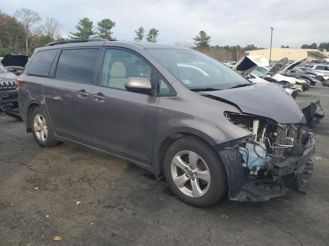 2018 Toyota Sienna LE