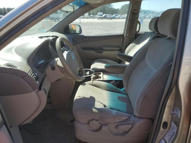 2004 Toyota Sienna CE