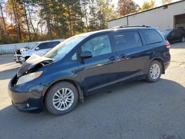 2011 Toyota Sienna XLE