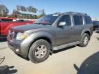 2005 Nissan Pathfinder LE