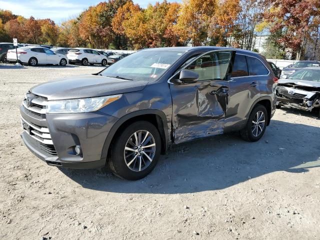 2017 Toyota Highlander SE