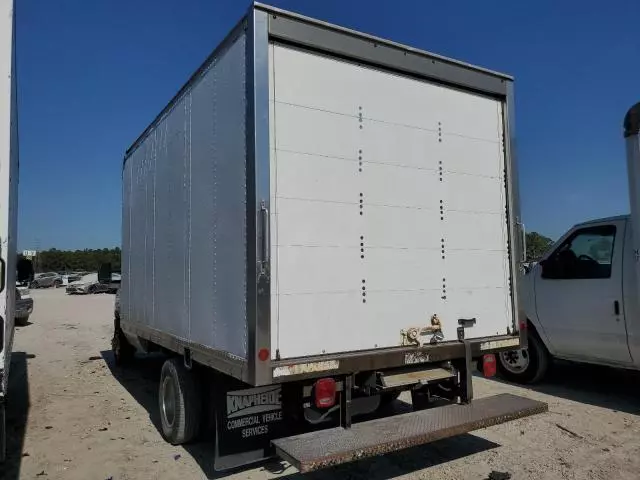 2010 Ford Econoline E450 Super Duty Cutaway Van