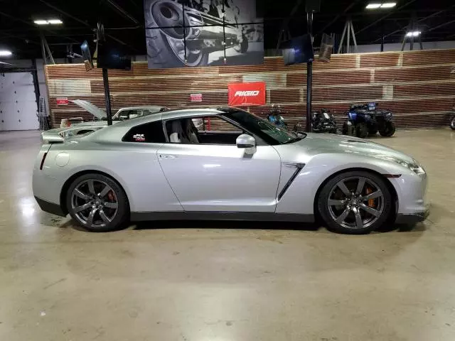 2009 Nissan GT-R Base