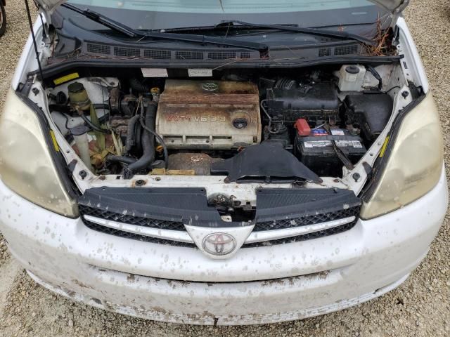 2005 Toyota Sienna XLE