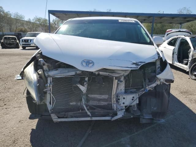 2013 Toyota Sienna LE