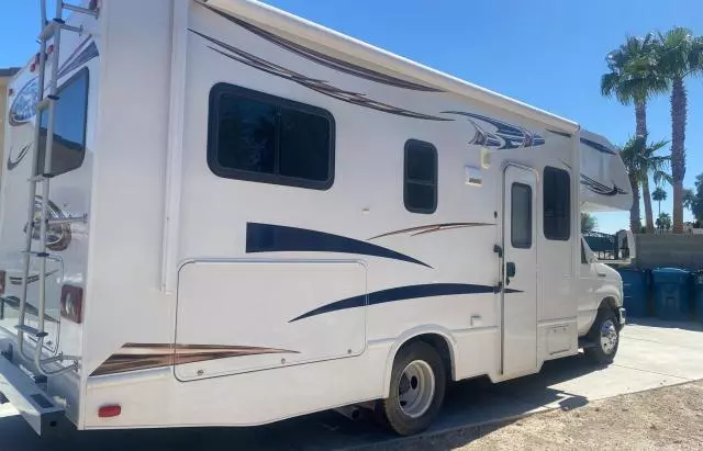 2013 Ford Econoline E350 Super Duty Cutaway Van