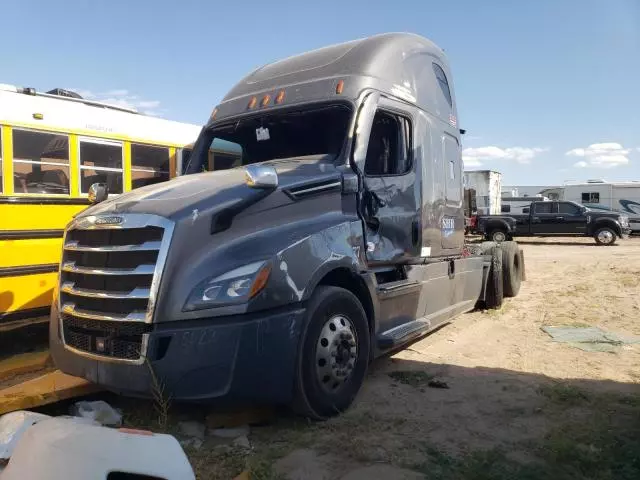 2022 Freightliner Cascadia 126