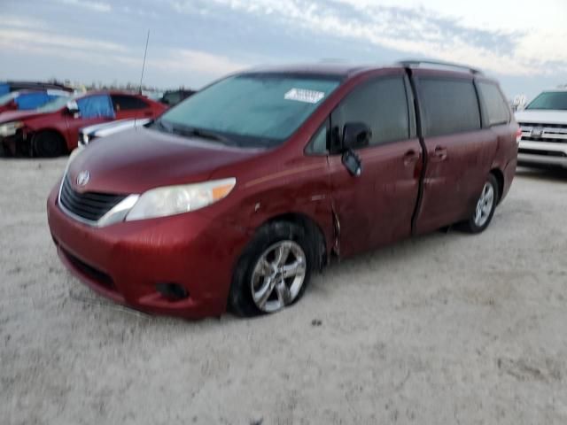 2013 Toyota Sienna LE