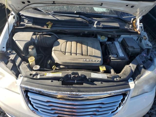 2013 Chrysler Town & Country Touring L