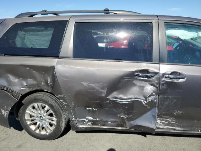 2016 Toyota Sienna XLE