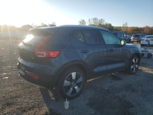 2022 Volvo XC40 T5 Momentum