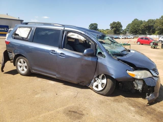 2016 Toyota Sienna LE